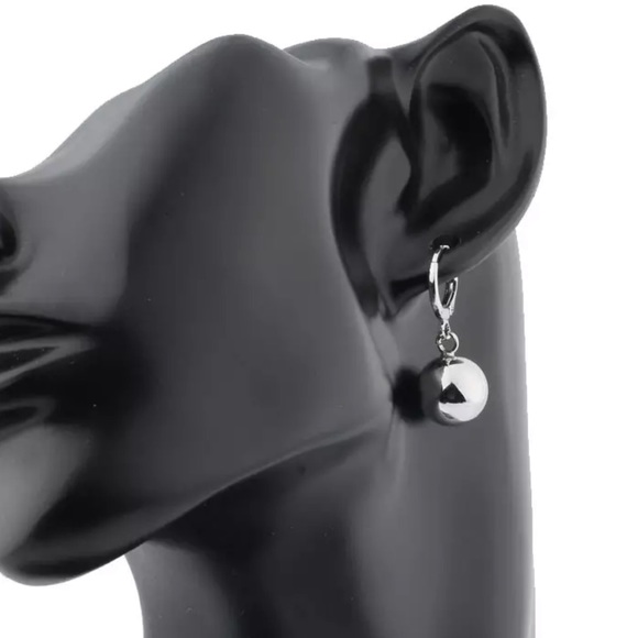 White Gold Plated Set Earrings and Necklace - Picture 4 of 4